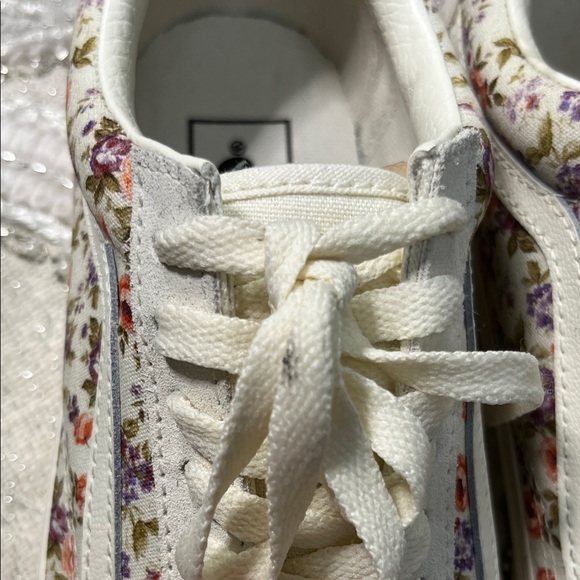 NWOT Vans Old Skool Vintage Floral Sneakers - Picture 8 of 9